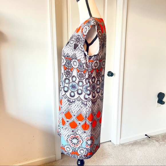 BANANA REPUBLIC Geometric Print Shift Dress—SZ. 4 - Picture 3 of 10